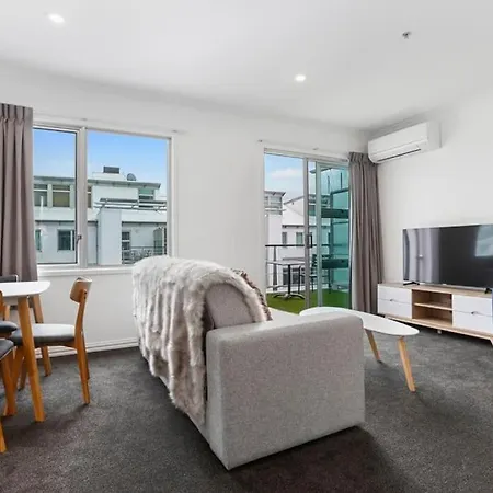 Newly Decorated, Spacious Apartment 4520